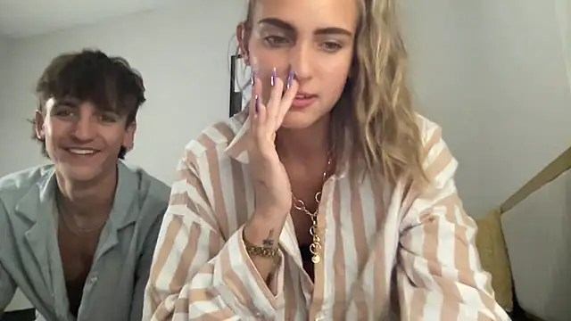 Snapshot of ShaniRea chatting on 10/01/25, 03:12 ShaniRea online show from 10/01/25, 03:12