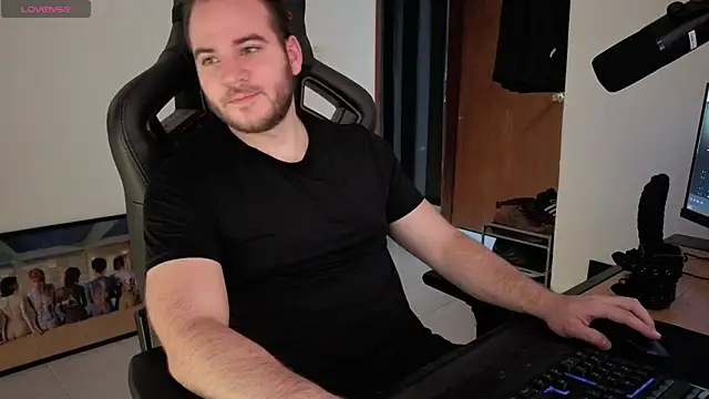 Snapshot of Paul00474 chatting on 11/04/25, 12:21 Paul00474 online show from 11/04/25, 12:21