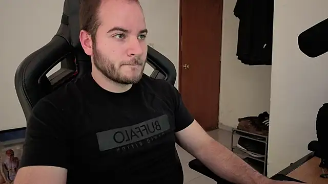 Snapshot of Paul00474 chatting on 11/05/25, 10:21 Paul00474 online show from 11/05/25, 10:21