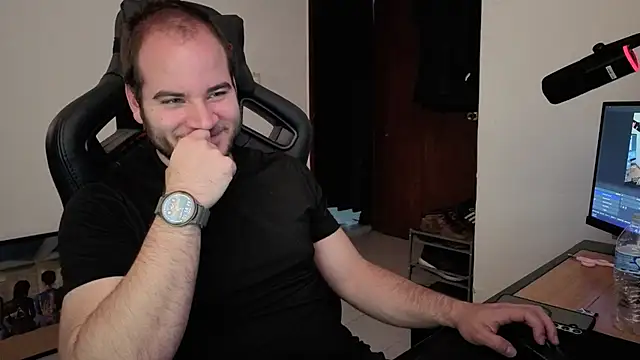 Snapshot of Paul00474 chatting on 11/08/25, 01:28 Paul00474 online show from 11/08/25, 01:28