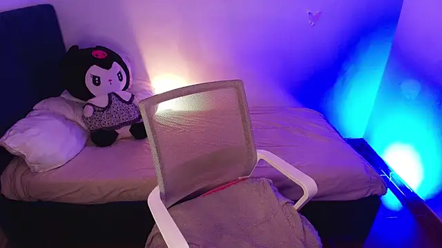 Snapshot of annie-russel chatting on 02/04/26, 09:26 annie-russel online show from 02/04/26, 09:26