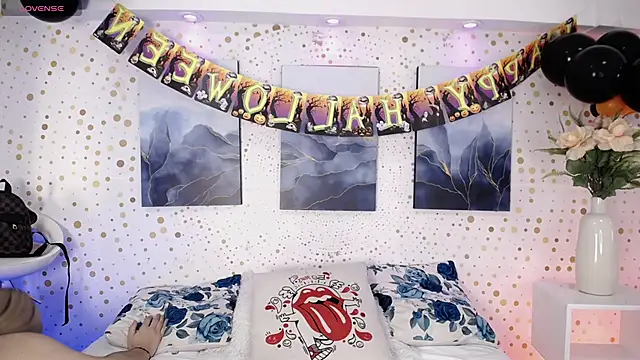 Emily Vaughan online show from 10/20/25, 03:29