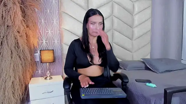 Snapshot of samiradoll chatting on 11/11/25, 10:54 samiradoll online show from 11/11/25, 10:54