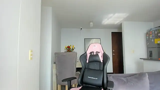 Silvana Rodriguez  online show from 10/15/25, 01:00