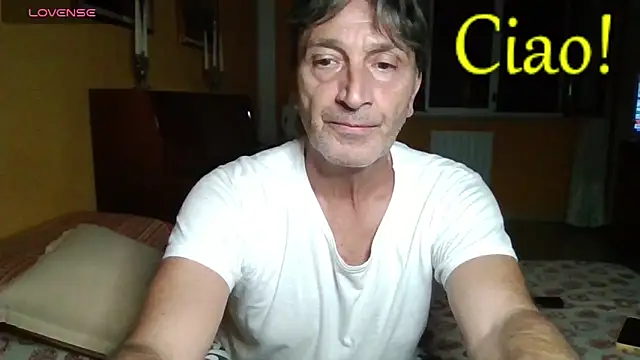 Snapshot of lattediyak chatting on 09/22/25, 01:51 lattediyak online show from 09/22/25, 01:51