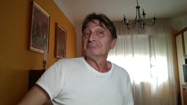 Snapshot of lattediyak chatting on 09/24/25, 01:25 lattediyak online show from 09/24/25, 01:25