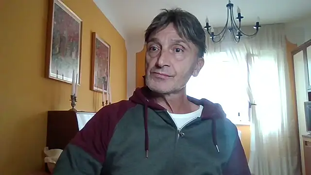 Snapshot of lattediyak chatting on 10/03/25, 12:02 lattediyak online show from 10/03/25, 12:02