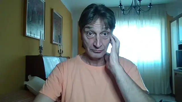 Snapshot of lattediyak chatting on 10/07/25, 12:57 lattediyak online show from 10/07/25, 12:57