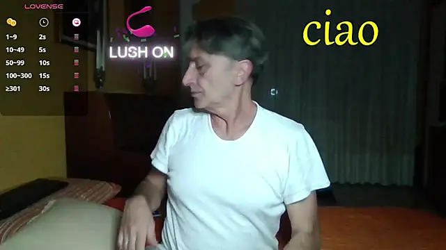 Snapshot of lattediyak chatting on 10/11/25, 12:32 lattediyak online show from 10/11/25, 12:32