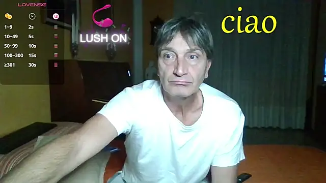 Snapshot of lattediyak chatting on 10/12/25, 12:31 lattediyak online show from 10/12/25, 12:31