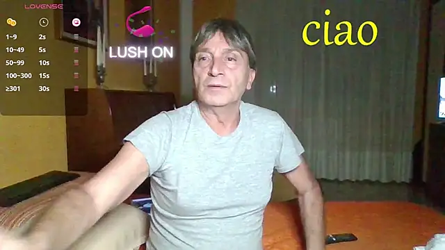 Snapshot of lattediyak chatting on 10/13/25, 12:21 lattediyak online show from 10/13/25, 12:21