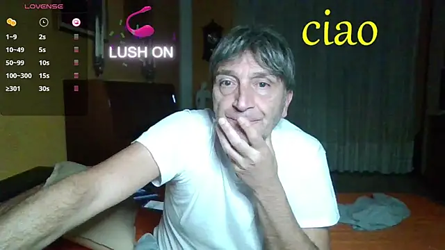 Snapshot of lattediyak chatting on 10/15/25, 01:06 lattediyak online show from 10/15/25, 01:06