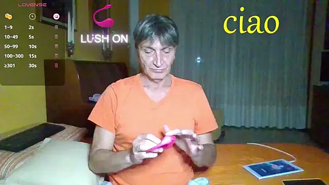 Snapshot of lattediyak chatting on 10/18/25, 12:24 lattediyak online show from 10/18/25, 12:24