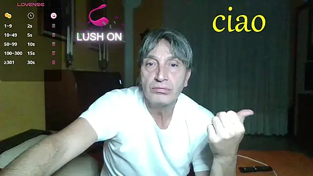 Snapshot of lattediyak chatting on 10/18/25, 11:05 lattediyak online show from 10/18/25, 11:05