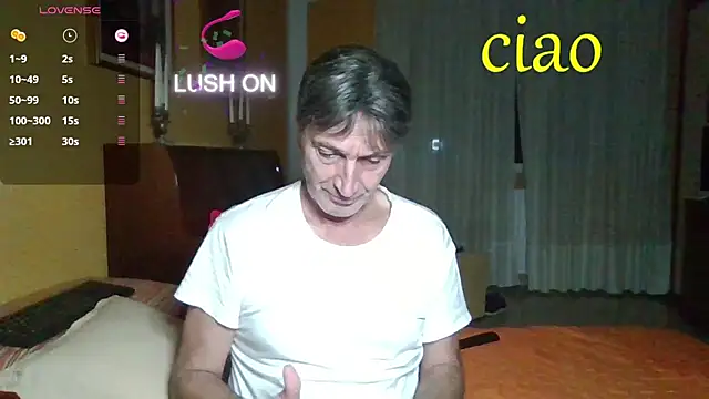 Snapshot of lattediyak chatting on 10/21/25, 11:49 lattediyak online show from 10/21/25, 11:49