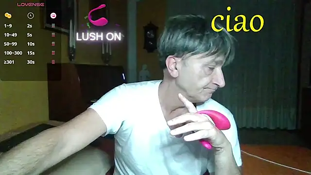 Snapshot of lattediyak chatting on 10/25/25, 12:18 lattediyak online show from 10/25/25, 12:18