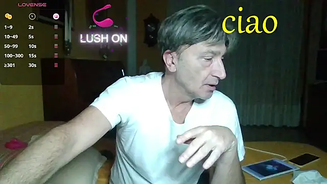 Snapshot of lattediyak chatting on 11/15/25, 01:14 lattediyak online show from 11/15/25, 01:14