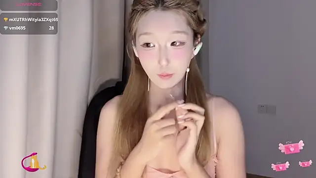 Snapshot of Winnie666- chatting on 09/18/25, 03:36 Winnie666- online show from 09/18/25, 03:36