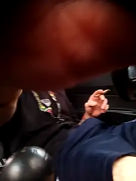 Snapshot of DebutingPathway chatting on 10/13/25, 01:00 DebutingPathway online show from 10/13/25, 01:00