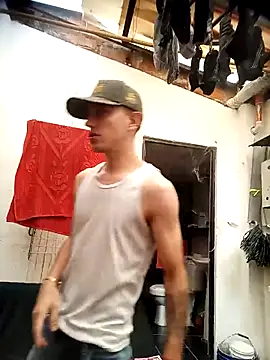 Snapshot of DebutingPathway chatting on 10/29/25, 01:46 DebutingPathway online show from 10/29/25, 01:46