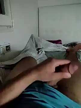 Snapshot of Yazaza1999 chatting on 09/18/25, 12:01 Yazaza1999 online show from 09/18/25, 12:01