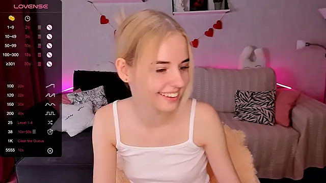 Snapshot of LillianShine chatting on 12/05/25, 12:03 LillianShine online show from 12/05/25, 12:03