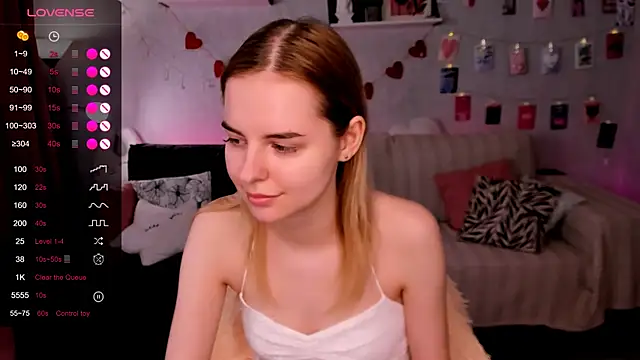 Snapshot of LillianShine chatting on 05/29/26, 07:17 LillianShine online show from 05/29/26, 07:17
