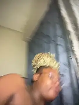 Snapshot of houseforsex chatting on 10/17/25, 10:12 houseforsex online show from 10/17/25, 10:12