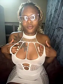 Snapshot of houseforsex chatting on 10/21/25, 12:00 houseforsex online show from 10/21/25, 12:00