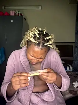 Snapshot of houseforsex chatting on 10/22/25, 06:29 houseforsex online show from 10/22/25, 06:29