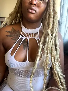 Snapshot of houseforsex chatting on 10/23/25, 06:34 houseforsex online show from 10/23/25, 06:34