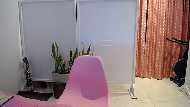 Manuela lara  online show from 11/05/25, 02:06