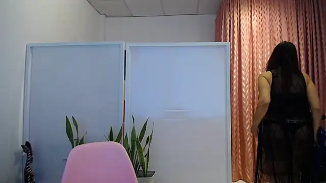 Manuela lara  online show from 11/19/25, 02:39