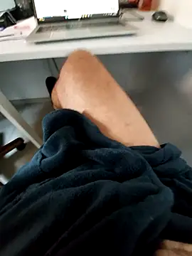 Snapshot of hpp66 chatting on 10/06/25, 04:04 hpp66 online show from 10/06/25, 04:04