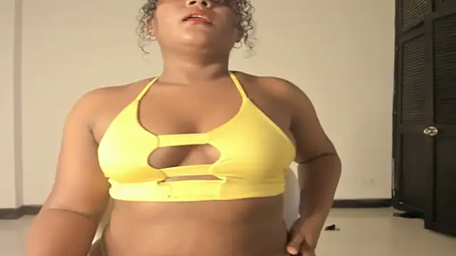 CAROLINNAGOMEZ online show from 10/12/25, 01:15