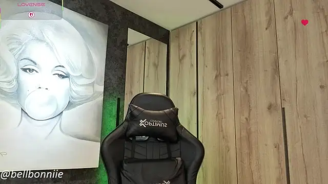 Snapshot of belllbonniie chatting on 10/28/25, 08:00 belllbonniie online show from 10/28/25, 08:00