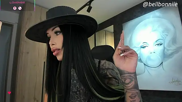 Snapshot of belllbonniie chatting on 10/30/25, 06:41 belllbonniie online show from 10/30/25, 06:41