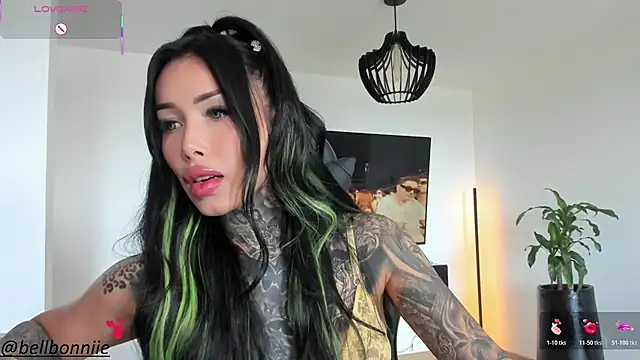Snapshot of belllbonniie chatting on 11/15/25, 06:15 belllbonniie online show from 11/15/25, 06:15