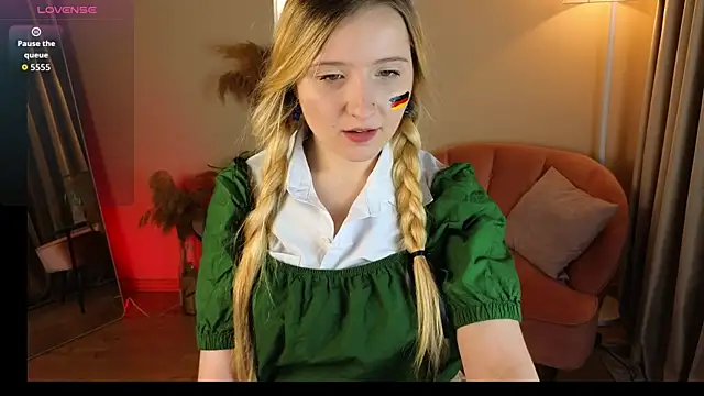 Milana Key online show from 09/23/25, 10:02