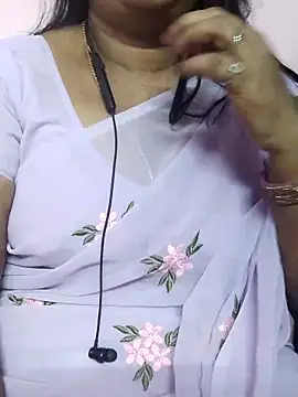 Snapshot of Tamil_Azhaghi25 chatting on 02/01/26, 05:44 Tamil Azhaghi25 online show from 02/01/26, 05:44