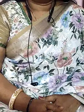 Snapshot of Tamil_Azhaghi25 chatting on 02/02/26, 05:44 Tamil Azhaghi25 online show from 02/02/26, 05:44