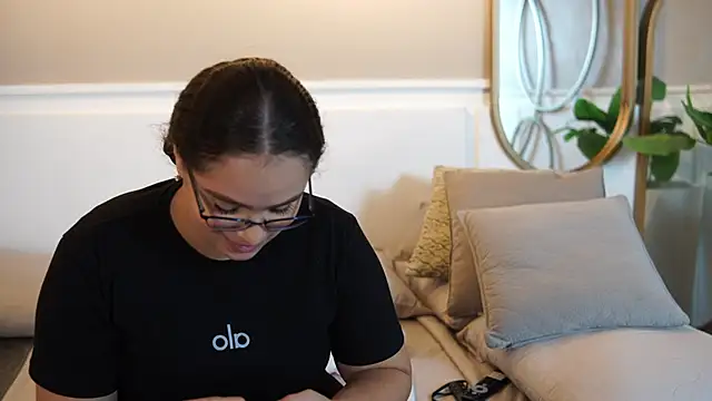 Tayler Kim online show from 09/19/25, 06:19