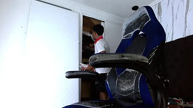 aston xvera online show from 10/17/25, 03:20