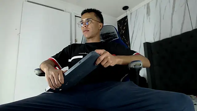 aston xvera online show from 11/08/25, 03:50