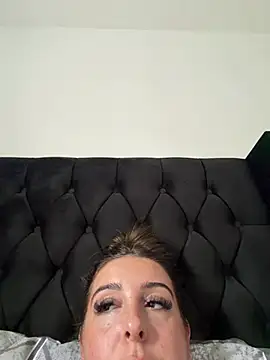 Snapshot of Lulumayxx chatting on 04/18/26, 04:44 Lulumayxx online show from 04/18/26, 04:44