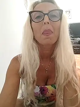 Snapshot of _sexyBLONDE46_ chatting on 06/21/26, 06:54 sexyBLONDE46 online show from 06/21/26, 06:54