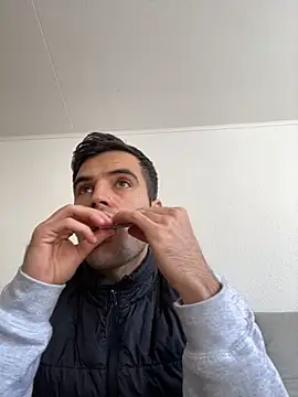 Snapshot of dino2603 chatting on 11/03/25, 12:17 dino2603 online show from 11/03/25, 12:17