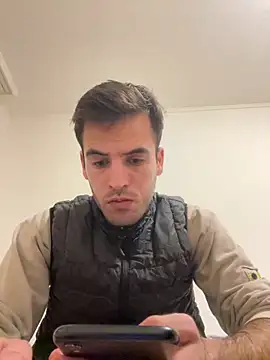 Snapshot of dino2603 chatting on 11/05/25, 10:10 dino2603 online show from 11/05/25, 10:10