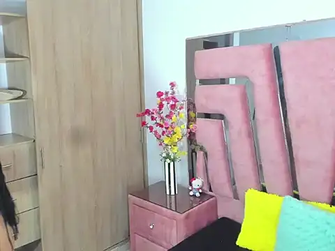 Snapshot of MaraKarly chatting on 11/10/25, 07:35 MaraKarly online show from 11/10/25, 07:35