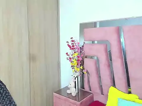 Snapshot of MaraKarly chatting on 11/13/25, 08:41 MaraKarly online show from 11/13/25, 08:41